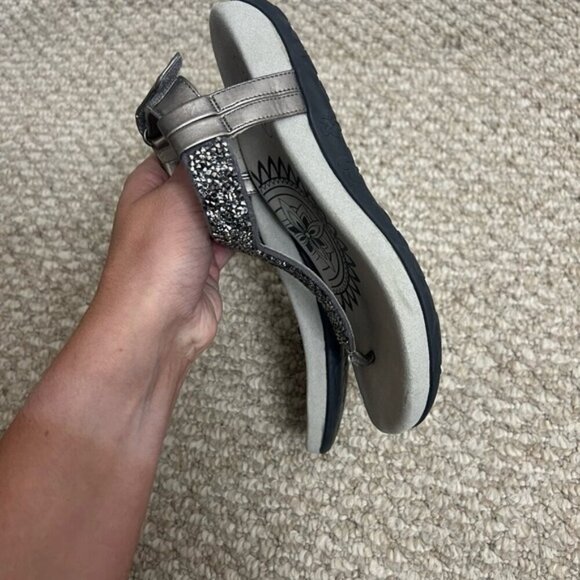 Aetrex® Lindsey Embellished Arch Support Memory Foam Sandal silver gray size 5 - Picture 7 of 11